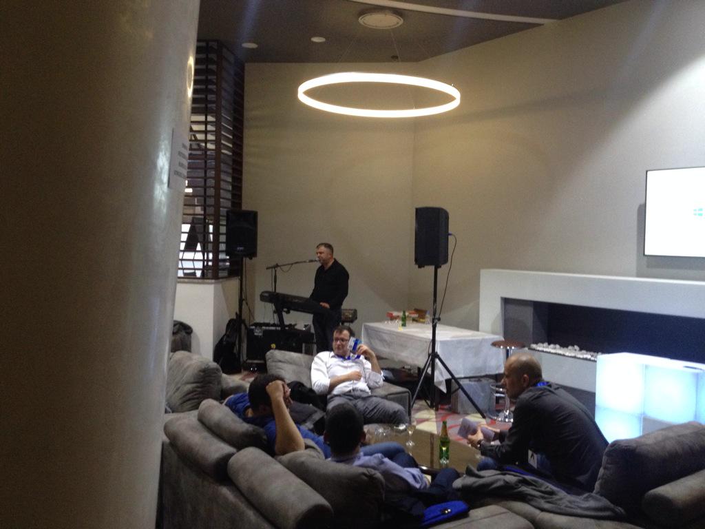 EnesPelko's tweet photo. Listening to "enthusiastic" singer #msnetwork5 http://t.co/GQSlq1OaLb