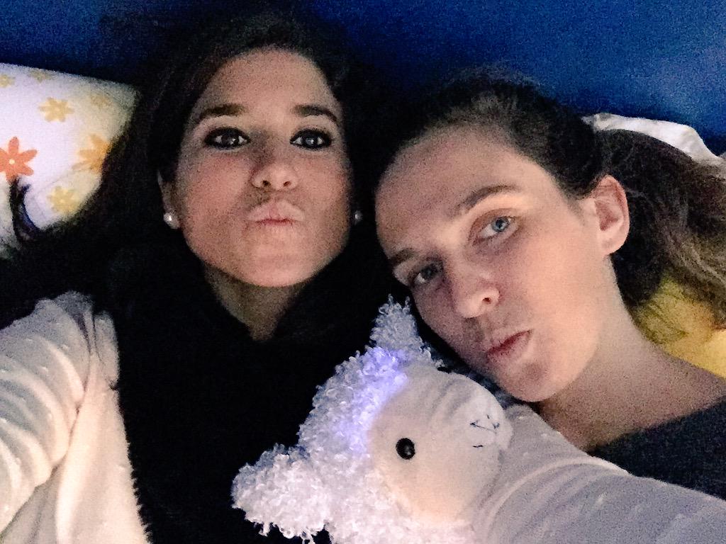 Saaarcfh's tweet photo. 👸🏼👸🏽 ERES UN REGALO! @crisllanti #teQuieroCuchu http://t.co/XfOlehZaPT