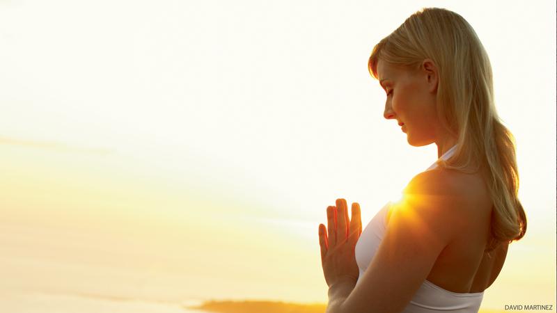 Yoga_Journal's tweet image. What does 'Namaste' actually mean? ow.ly/Mchtp