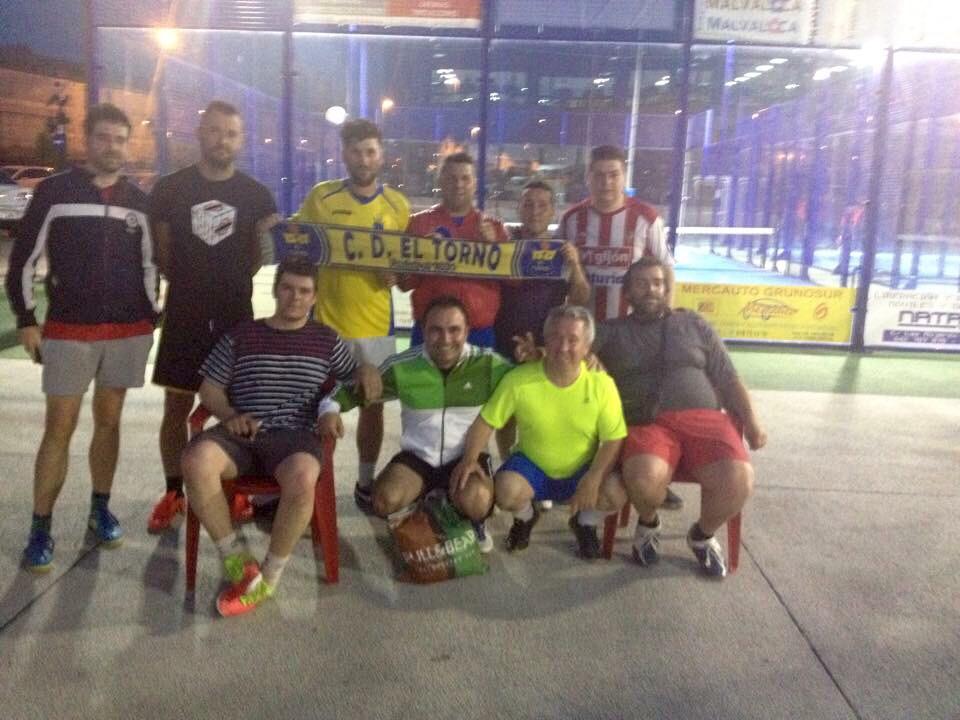 CDTORNO09's tweet photo. Desde Utrera apoyando al @CDTORNO09 @bernalavieja #vamostorno http://t.co/HX5XHabvhE