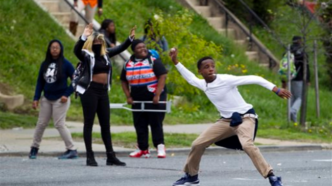 Mark__Bray's tweet photo. No more police murders! // ¡La lucha sigue!
#FreddieGray #BaltimoreRiots #ACAB http://t.co/C4j0dFG7h4