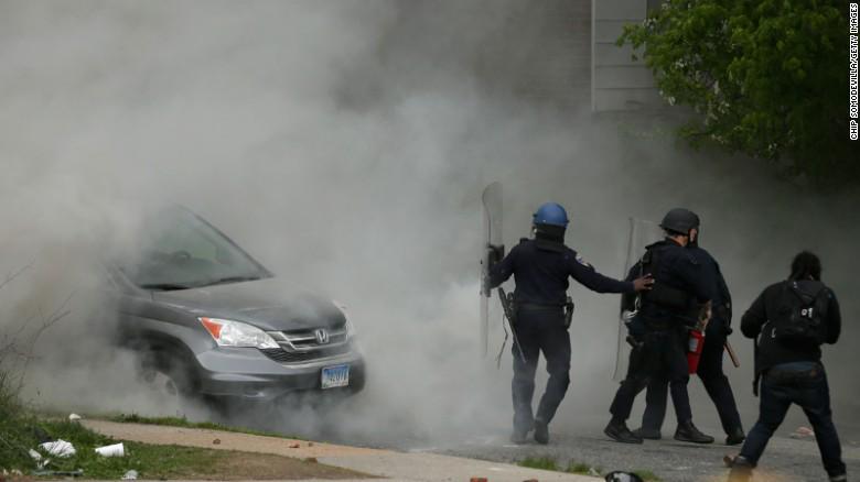 CNN's tweet image. Maryland State Police have ordered an additional 40 troopers to Baltimore cnn.it/1b7MYJX #BaltimoreRiots