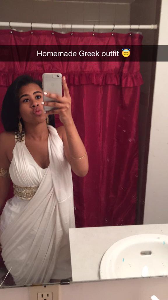Brittannni's tweet photo. #greekmonday #class2015 🎉 http://t.co/gNB3Y2bQ6y