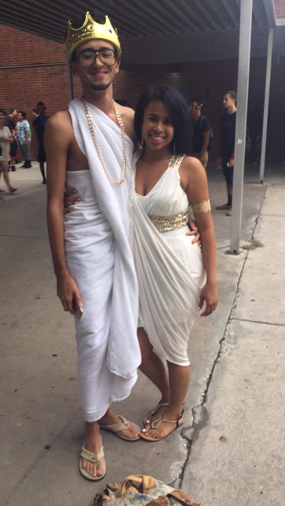Brittannni's tweet photo. #greekmonday #class2015 🎉 http://t.co/gNB3Y2bQ6y