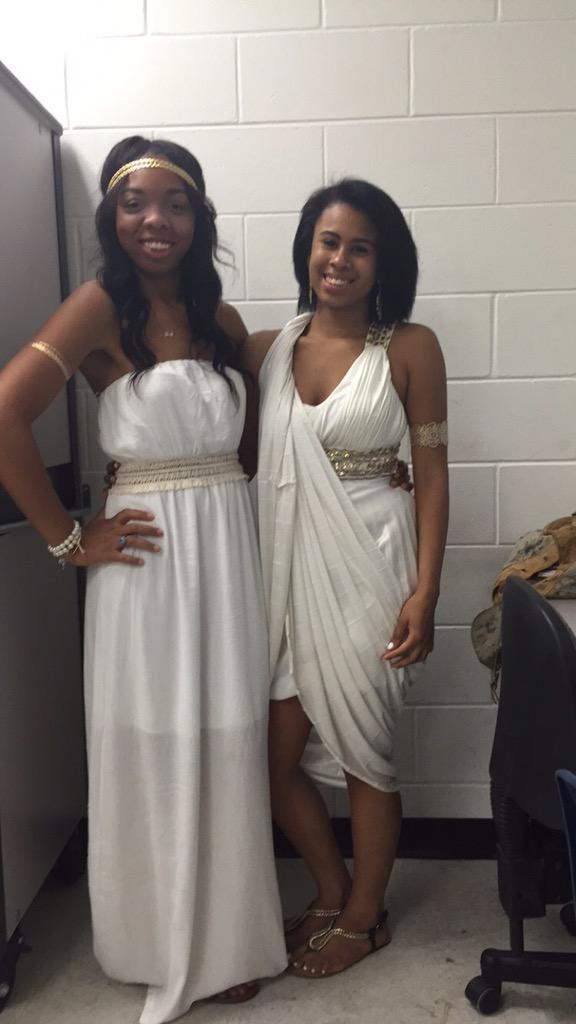 Brittannni's tweet photo. #greekmonday #class2015 🎉 http://t.co/gNB3Y2bQ6y