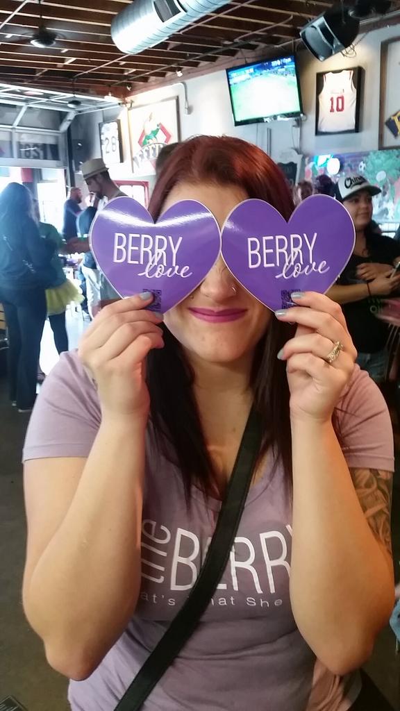 _KillerBeauty's tweet photo. This is how I Berry Brunch. @theberry @theBERRY_CA #effinepic #berrybrunchCA http://t.co/0EA5uKxPoL