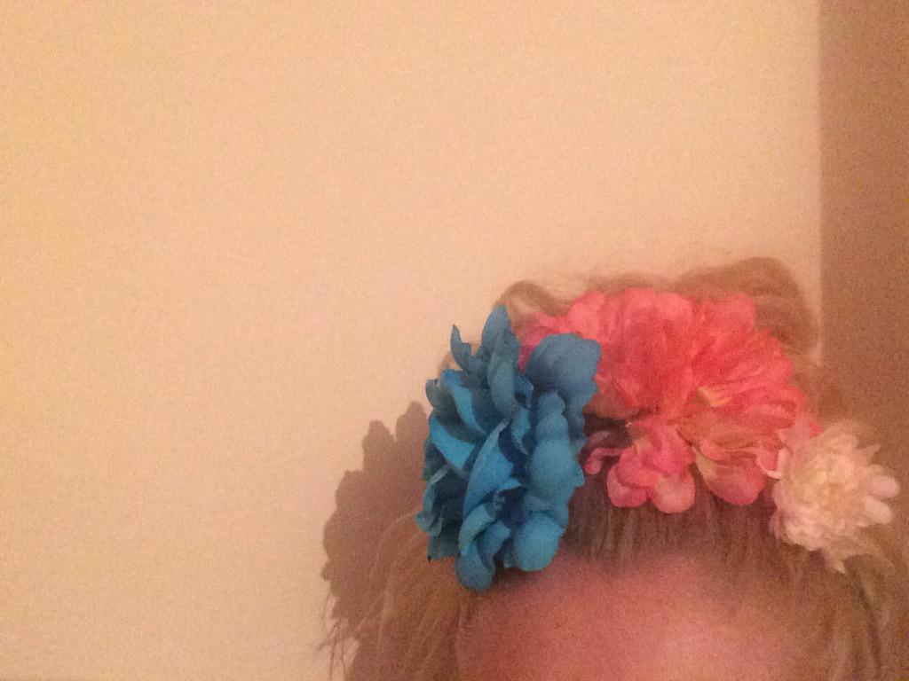 Lazarcomplement's tweet photo. Diademas de Flores. Únicas, hechas a mano. 🌺🌸 12€/unidad http://t.co/HiULRp4LSX