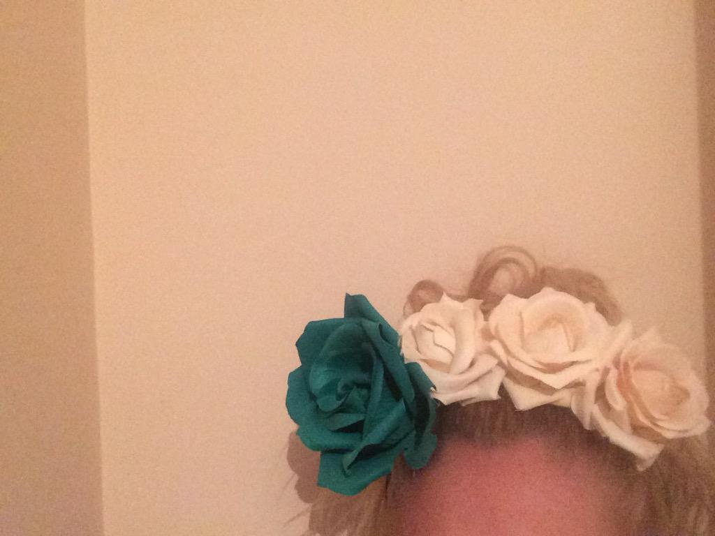 Lazarcomplement's tweet photo. Diademas de Flores. Únicas, hechas a mano. 🌺🌸 12€/unidad http://t.co/HiULRp4LSX