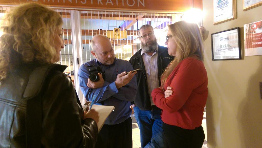 thecreemoreecho's tweet photo. In a scrum with Clearview Community Radio's Sandra and Steve Green who plan to broadcast Clearview council meetings. http://t.co/9dm2kCYOlf