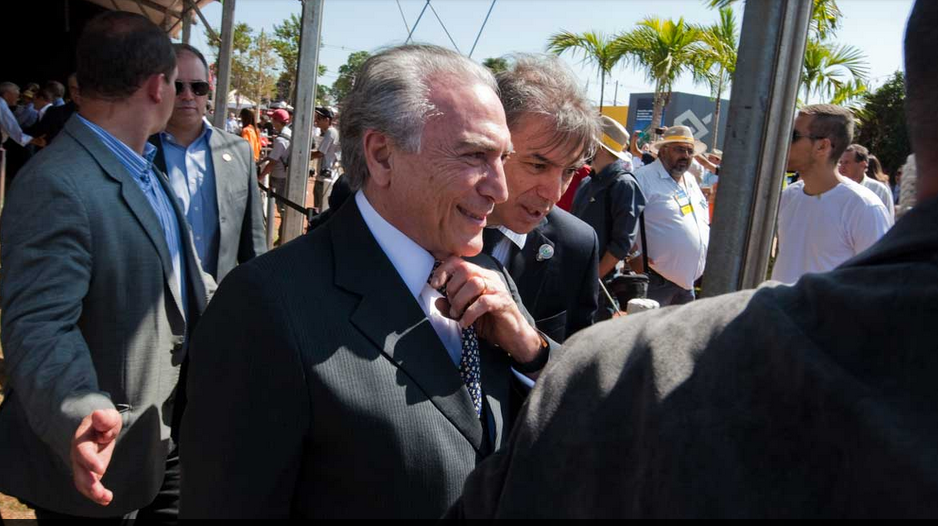 paulosaelias's tweet photo. #VemPraRua17Maio #VemPraRua #ForaPT Protesto na terra de Palocci faz @MichelTemer vice de @dilmabr sair às pressas -- http://t.co/JbEDhtVoya