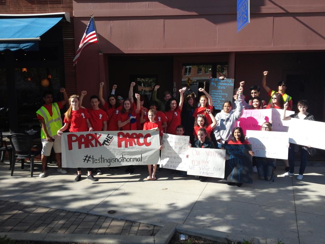 BlonoStudents's tweet photo. @Dan_Brady BloNo folks opposed to PARCC outside your office all want you to vote yes on HB306! #testingisnotnormal http://t.co/Be3Io7Blxl