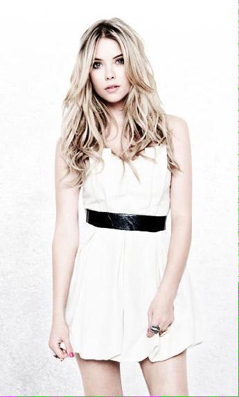 "Well lookey what I found." Giggles @LucyofRome <a href="/RavishingFlower/">Farida Danmusa</a>