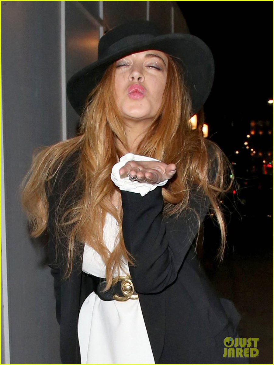 lindsaylohanpe's tweet image. Add news photos Lindsay Lohan in London, England (April 24) lindsaylohanperu.org/gallery/thumbn…
