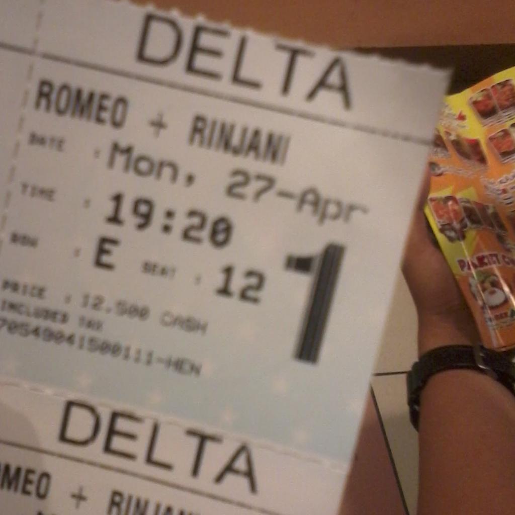 ellyratna96's tweet photo. sudah liat @RomeoRinjaniMovie kereeen @devamahenra gokil, sampe bikik 1 studio ngakak=)) #latepost #RomeoRinjaniMovie http://t.co/GdQy7Q9y00