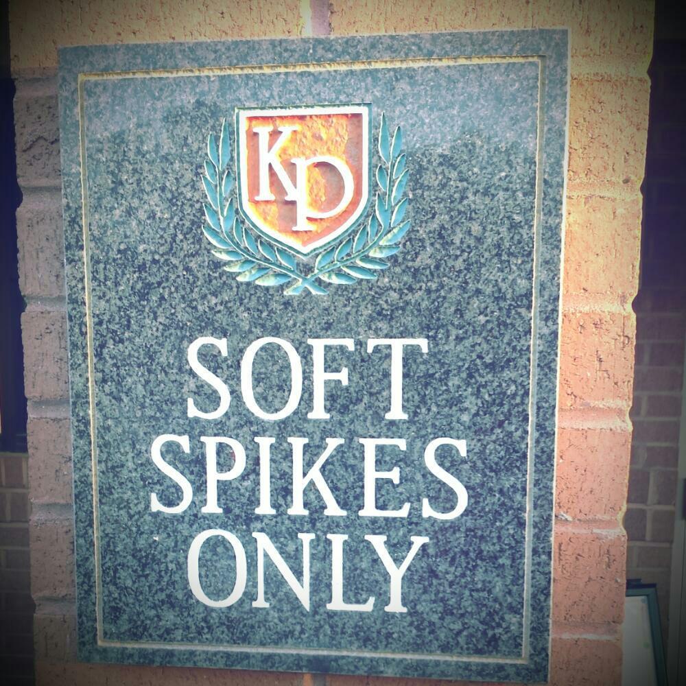gabe_hackney's tweet photo. It's cool I've got shox #KnightsPlayGolf @getStealz http://t.co/iZZK9WUHXU