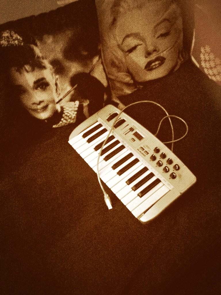 Shereesurreal's tweet image. When #Midi needs a #Timeout 😳 #FunkyKeys got a mind of it's own lol 🙈