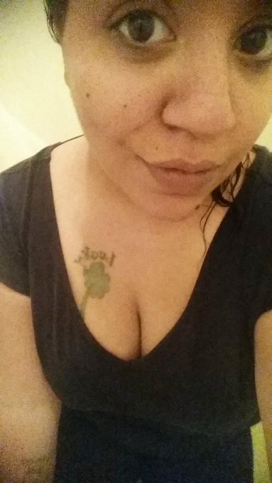 Happy monday!! #monday #selfie #bigtits #follow #rt http://t.co/F6P1q2iRm5<a href="/tag/monday"class="tags">#monday</a><a href="/tag/selfie"class="tags">#selfie</a><a href="/tag/bigtits"class="tags">#bigtits</a><a href="/tag/follow"class="tags">#follow</a><a href="/tag/rt"class="tags"><span>#rt</span></a>