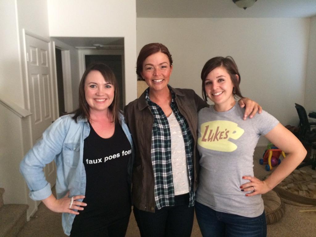 TanteLou's tweet photo. With @caitlincarnes and Sara, ready for @GilmoreGuysShow Live Show! #TeamLuke #Loreluke #shouldhavecarriedacoffeepot http://t.co/jcNEIhG6Ku