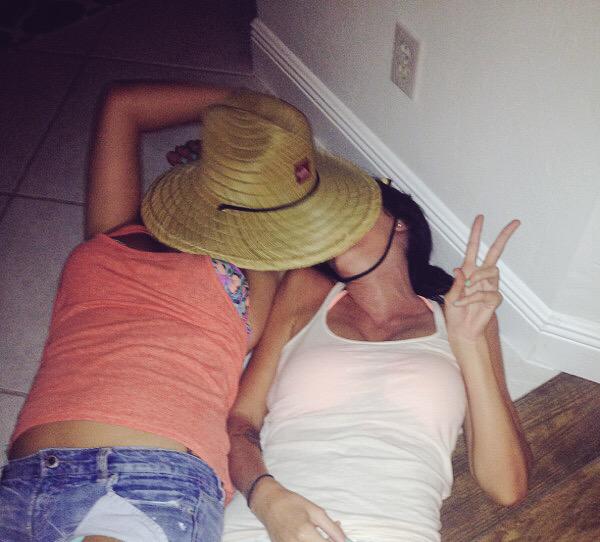 sleighmathis's tweet image. This is where we tell our secrets. Under our field pickin hat and on the floor 😂👒 #toodrunktofunction #fieldpickers