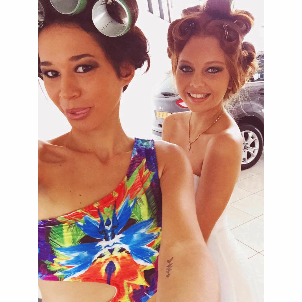 KalaniSalmon's tweet photo. Backstage with my sweet heart 💖 #shootingtime #makeup #hair #done :) #bigoudis #backstage http://t.co/mD4YO6zpr0