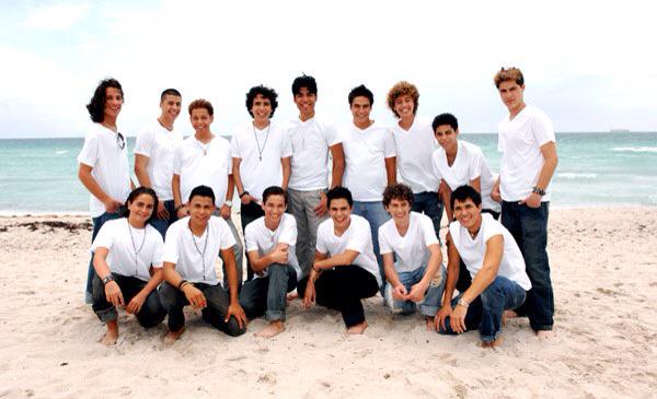 CarlitosWay89_'s tweet photo. #tbt #MakingMenudo @CarlosPenaReal http://t.co/dEQC8Dspq6