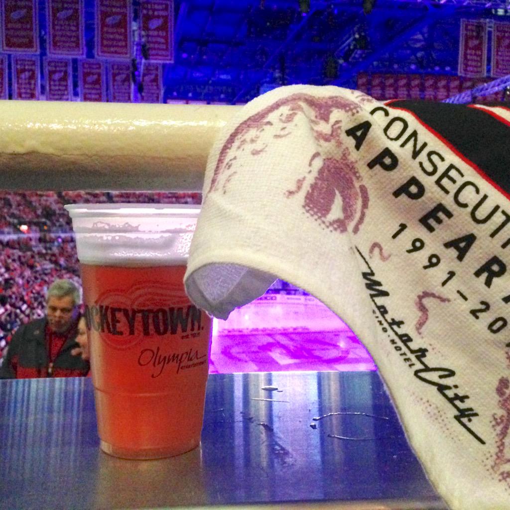 SimariPhoto's tweet photo. Let's go boys. #GoWings #redwings #playoffs http://t.co/RU5RFBsuQT