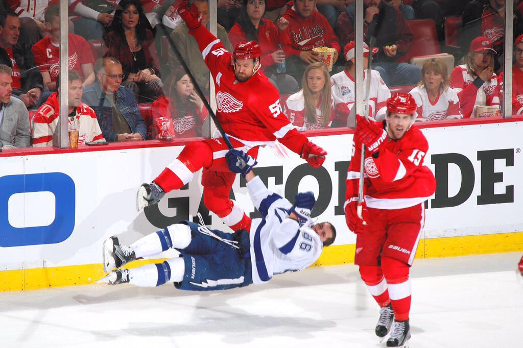 rhett1347's tweet image. rip kucherov😂😂😂😂 #KRONWALLED #cleanhit