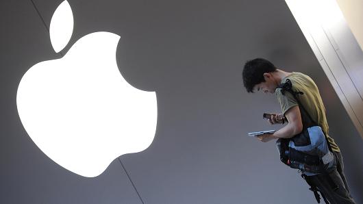 Jim Cramer's take on Apple's massive earnings » cnb.cx/1Jw03Mm