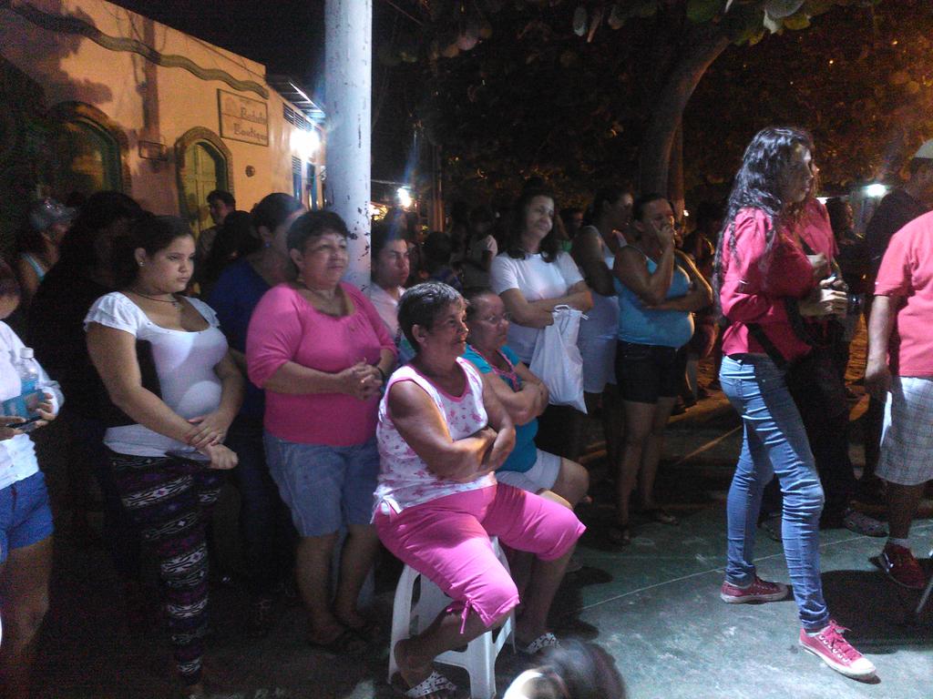 FuentesMaey's tweet photo. Adultos Mayores disfrutaron de concierto que brindó el sistema de coro y orquesta en el Gran Roque http://t.co/hf0dM8xdYT
