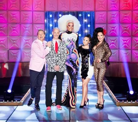 LogoPR's tweet photo. This season's judges are FIERCE. #JohnWaters4Ever @ddlovato @CarsonKressley @michellevisage #DragRace http://t.co/MQ1qyrDIRv