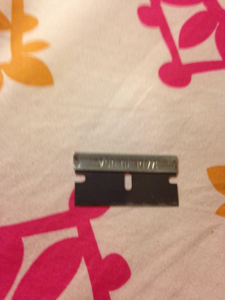 LooksLie's tweet image. Found one