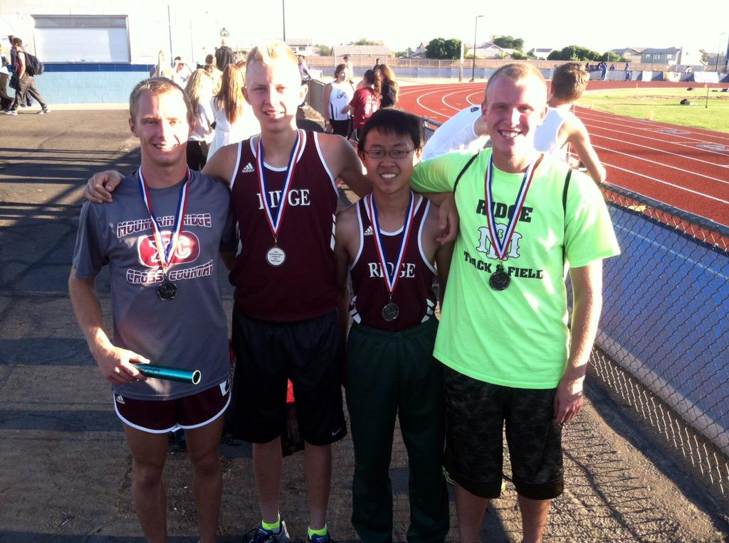 ColtonSattler's tweet photo. Day one at regions complete with my 4X800 team👌 @WesleyGray579 @ReierGilbertson http://t.co/jf8ucNc3BW
