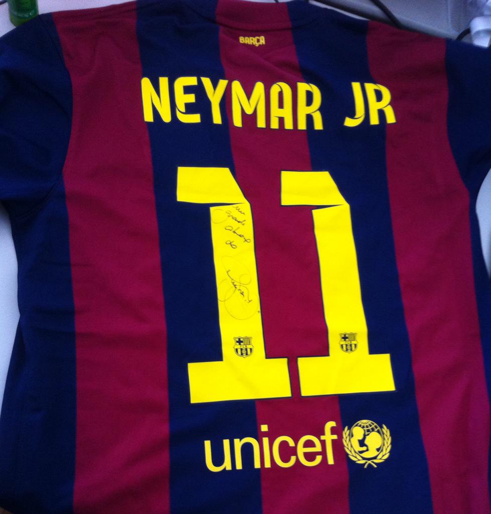 cqc's tweet photo. Olha aí a camiseta do craque @neymarjr ! Quer ganhar? Use #NeymarNoCQC durante o programa de hoje! http://t.co/Xm6xLOenpC
