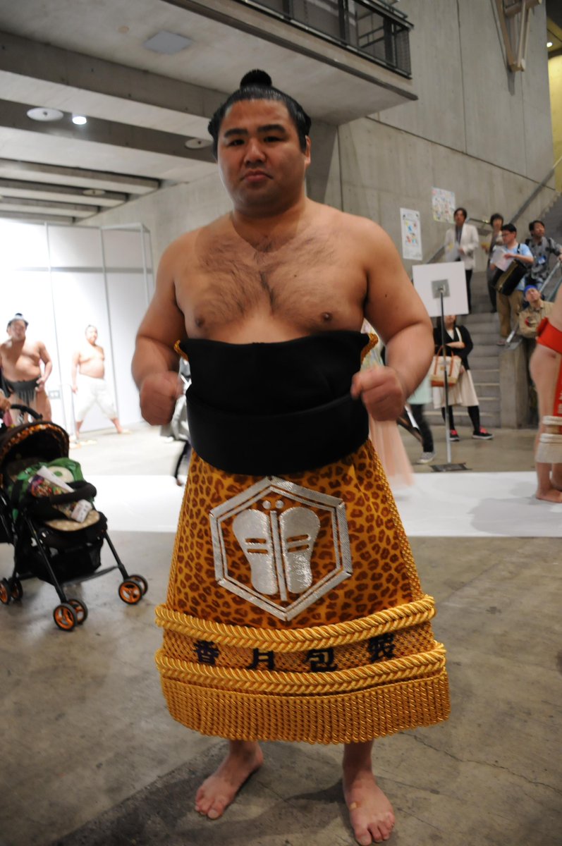 大相撲超会議場所＞部屋の家紋入り、ヒョウ柄の化粧まわし。里山。#sumo