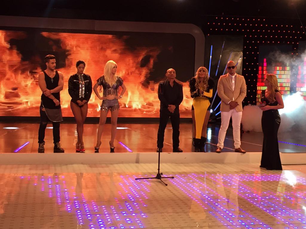 tcsoyelmejor's tweet photo. ¡De locos! @EmilioPinargote se auto-sentencia en #LaGalaVIP. ¿Qué opinas de este acto? Comenta con nuestro HT. 🔥 http://t.co/SRA01T7Rtg
