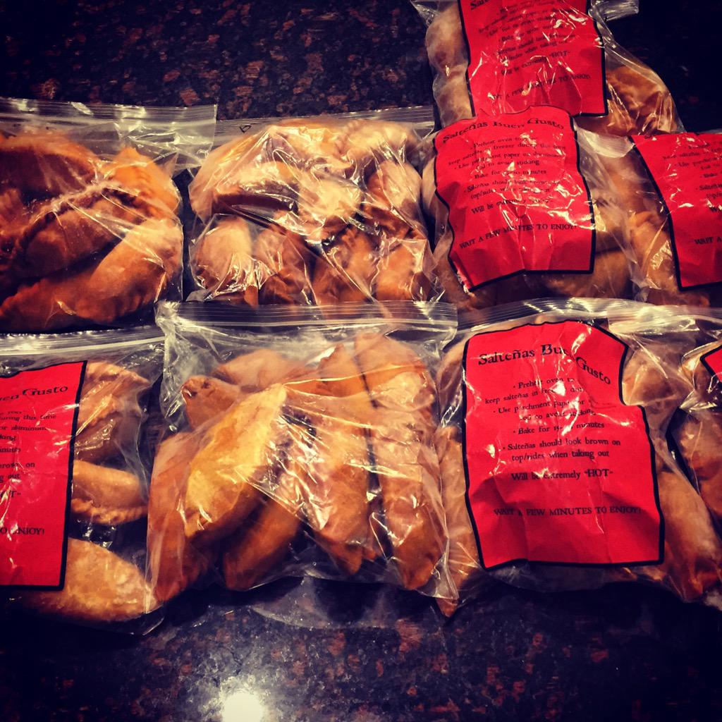 saltenasbg's tweet photo. #Chicago we have beef saltenas ready for you. Email us if interested, order@saltenasbuengusto.com http://t.co/9l3eU4hB3p