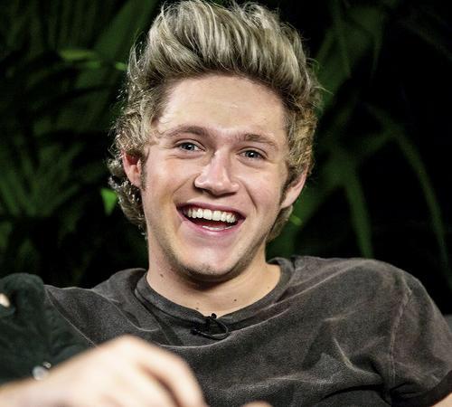 1D5SOSUpdatesID's tweet photo. "@1DInsideReport: New pictures of Niall from an interview. That smile. That laugh. I'm dead. -B http://t.co/YWdQO5PWPm"