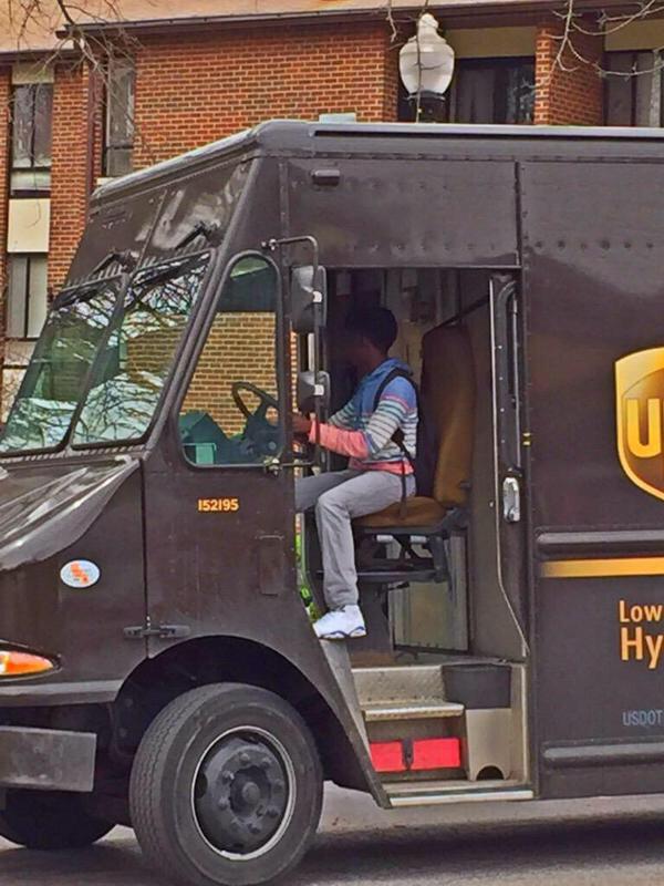 HumorTV__'s tweet photo. If you in Baltimore and waitin on a package, it  ain't coming 😂 http://t.co/kJA5AflrEd