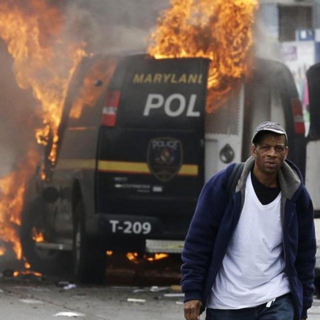 InLifeandInLove's tweet photo. Praying for Baltimore. #FreddieGray http://t.co/NpXyM8k6KU http://t.co/oXRIMOwShH