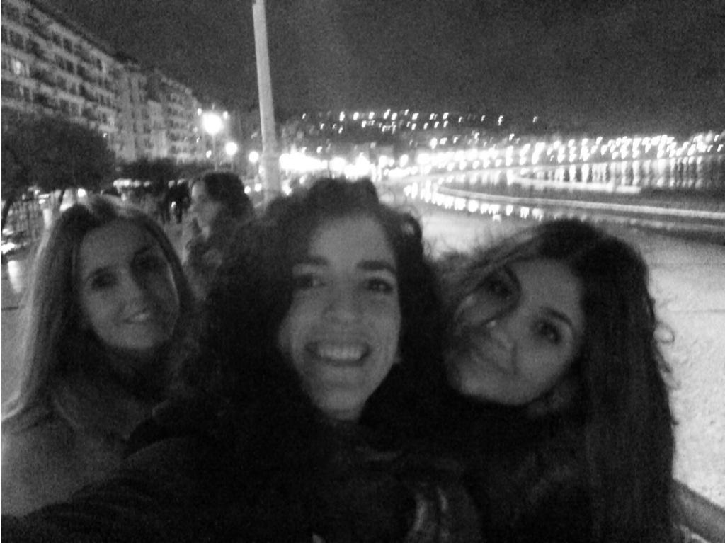 martaibargoyen's tweet photo. Esto cada vez esta mas cerca loves 💙💜 #sevilla #horas @sandraeml  @17cma http://t.co/DMeTz17nq2