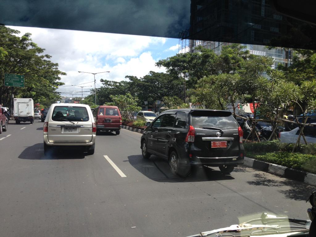 Pasteur padat merayap di kedua sisi 10.20 tgl 280415