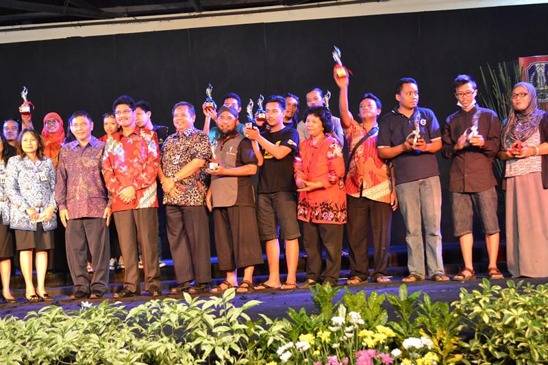 patut bersyukur atas kemenangan kemarin meski blm bisa masuk nominasi penyaji terbaik SMK 1 BOND BISA