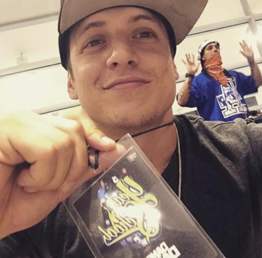 mariananding's tweet photo. 👏👍 @GinoPesaressi nunca dejaste ni dejamos de creer en ti sigue así proponiéndote algo y cumpliéndolo #YeahSchool 👏 http://t.co/0zvSJEq8sv