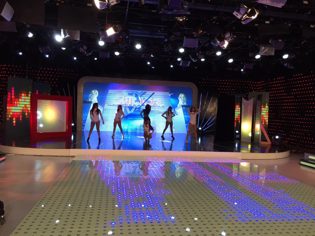 tcsoyelmejor's tweet photo. Luego del corte comerciales, bailará #ArribaDina. ¿Quieres verla? Sigue enganchado con la #GalaFuegoVIP. ¡Vamos! http://t.co/VenleKKkFc