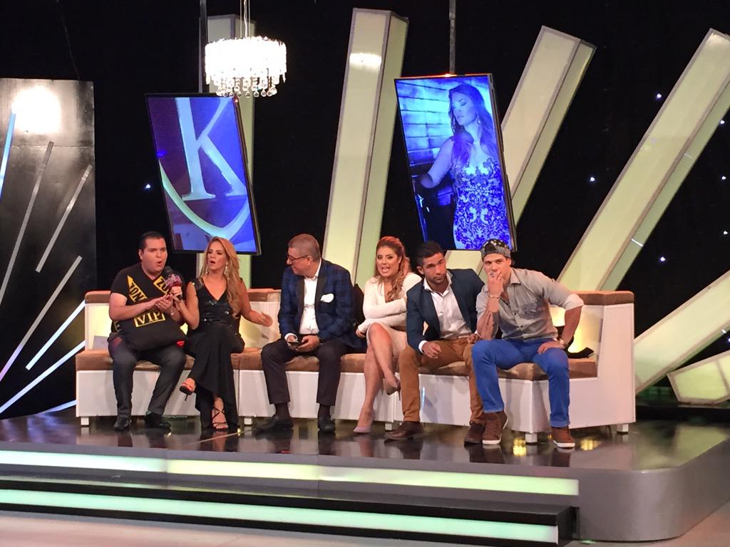 tcsoyelmejor's tweet photo. Estamos de, ¡REGRESOOO! @MiguelCedenoC nos cuenta lo que se viene más adelante en #GalaFuegoVIP. ¿Habrá farándula? http://t.co/AygzsGMvmL