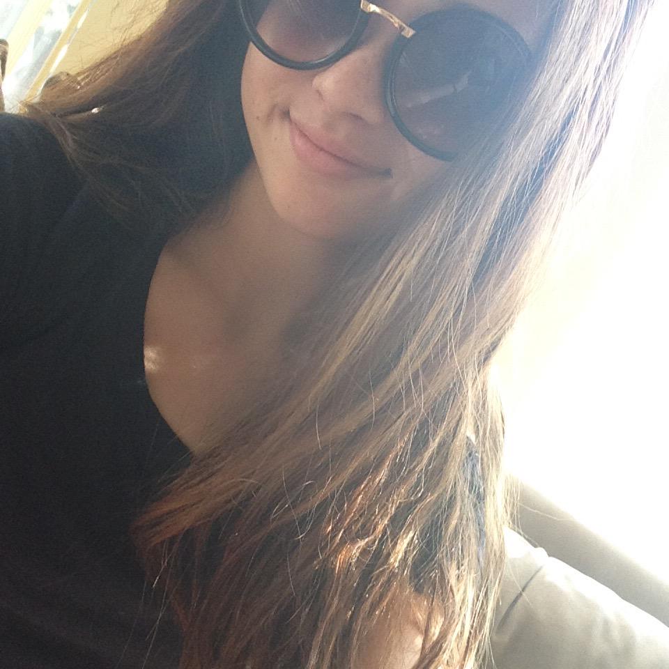 zoecarlow's tweet photo. @BethanyMota me on #MOTAVATORMONDAY #springwithbeth #bethanymota I feel happy http://t.co/d4B8bcJTAZ