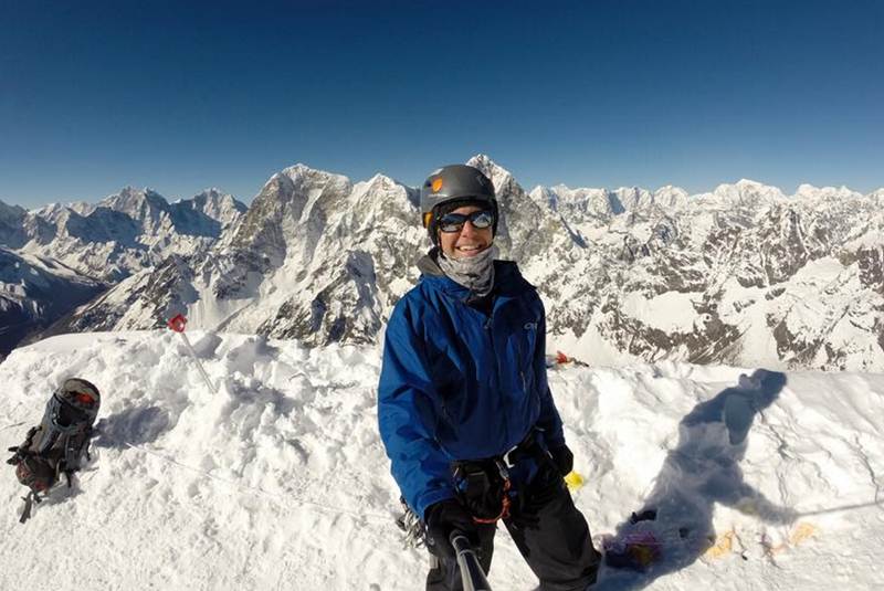 Univ_Mundo's tweet photo. #ENTÉRATE Alpinista mexicano narra la tragedia que se vivió en el Everest tras #SismoEnNepal http://t.co/AtmWl7ZOQs http://t.co/LKEBYkTnsu