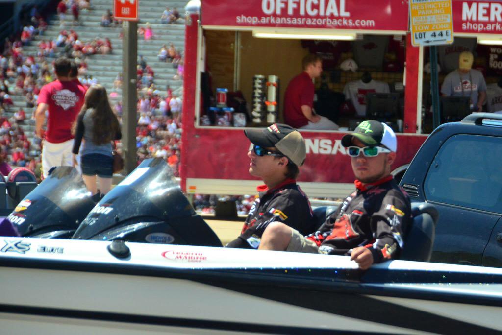 RazorBassTeam's tweet photo. @PickleZac and @BlakeKubiak cruising down Stadium Dr. in the boat for Razorfest #RazorbackFishing http://t.co/GbAmiW6fv9