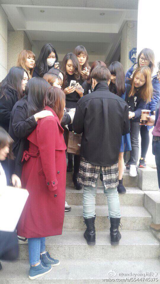 little_babyyy's tweet photo. ไม่มีใครกล้ารุมพี่จุนหรอ ตอนพี่แกอารมณ์ดี ขออะไร พี่แกก็ให้ 555 #Junhyung @ #CafeTheMed http://t.co/5hqFiHG8jj