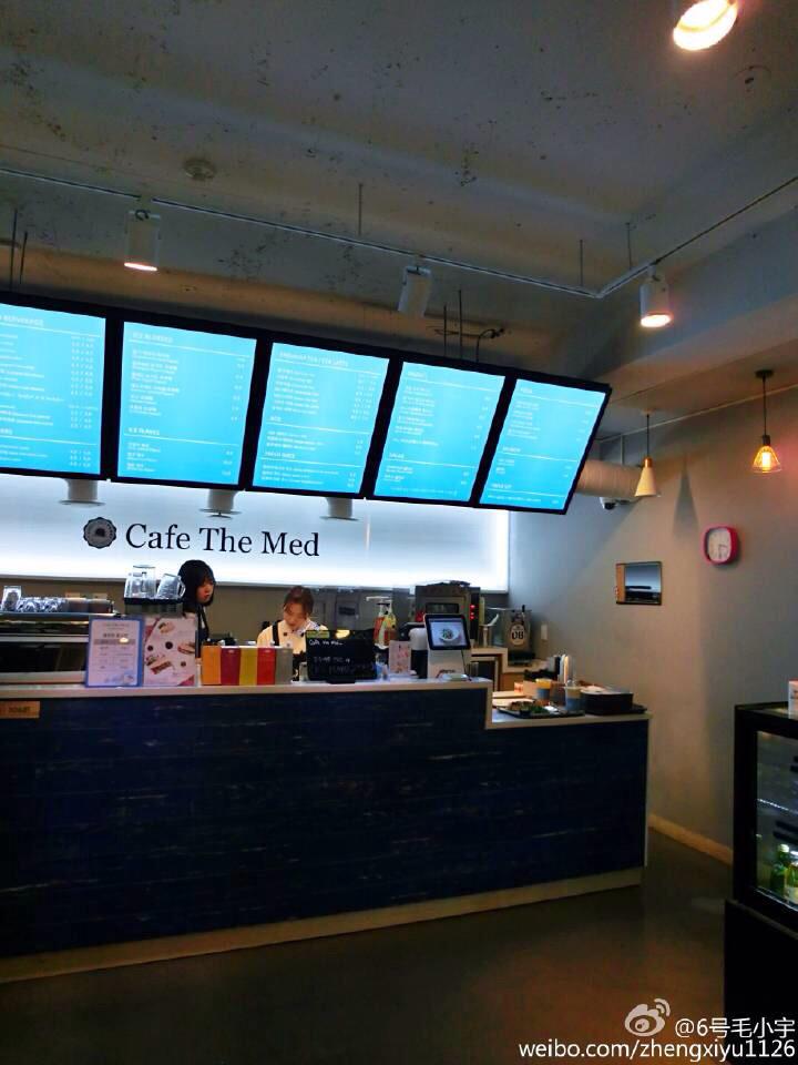 little_babyyy's tweet photo. บิวตี้คนไหนที่ไปเกาหลี อย่าลืมที่จะไป #CafeTheMed ร้านน่ารัก เจ้าของหล่อและรวยมาก แถมเข้าร้านบ่อยด้วย น่าไปสุดๆเลย 👍🏻 http://t.co/Ok8QOQwYiL